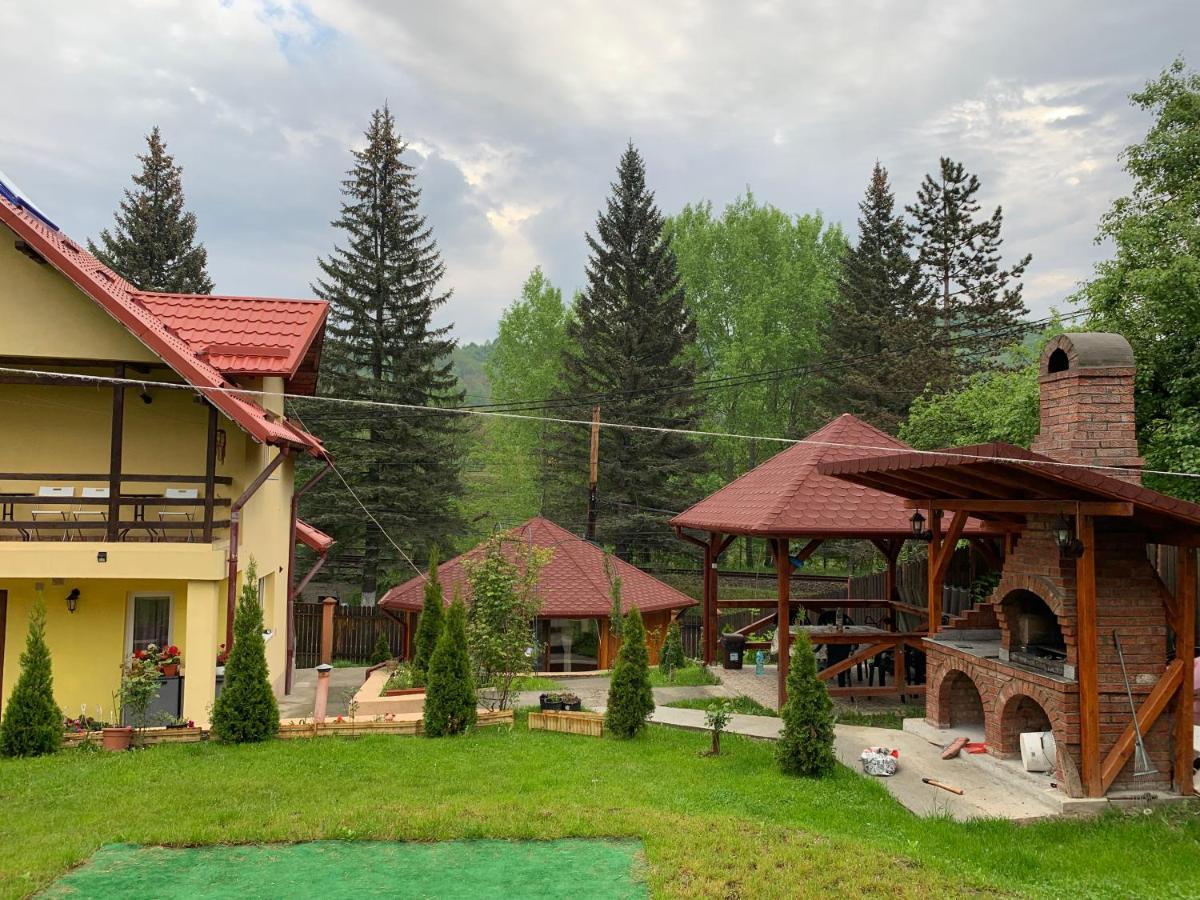 Casa Galbena Hotel Slănic Exterior foto